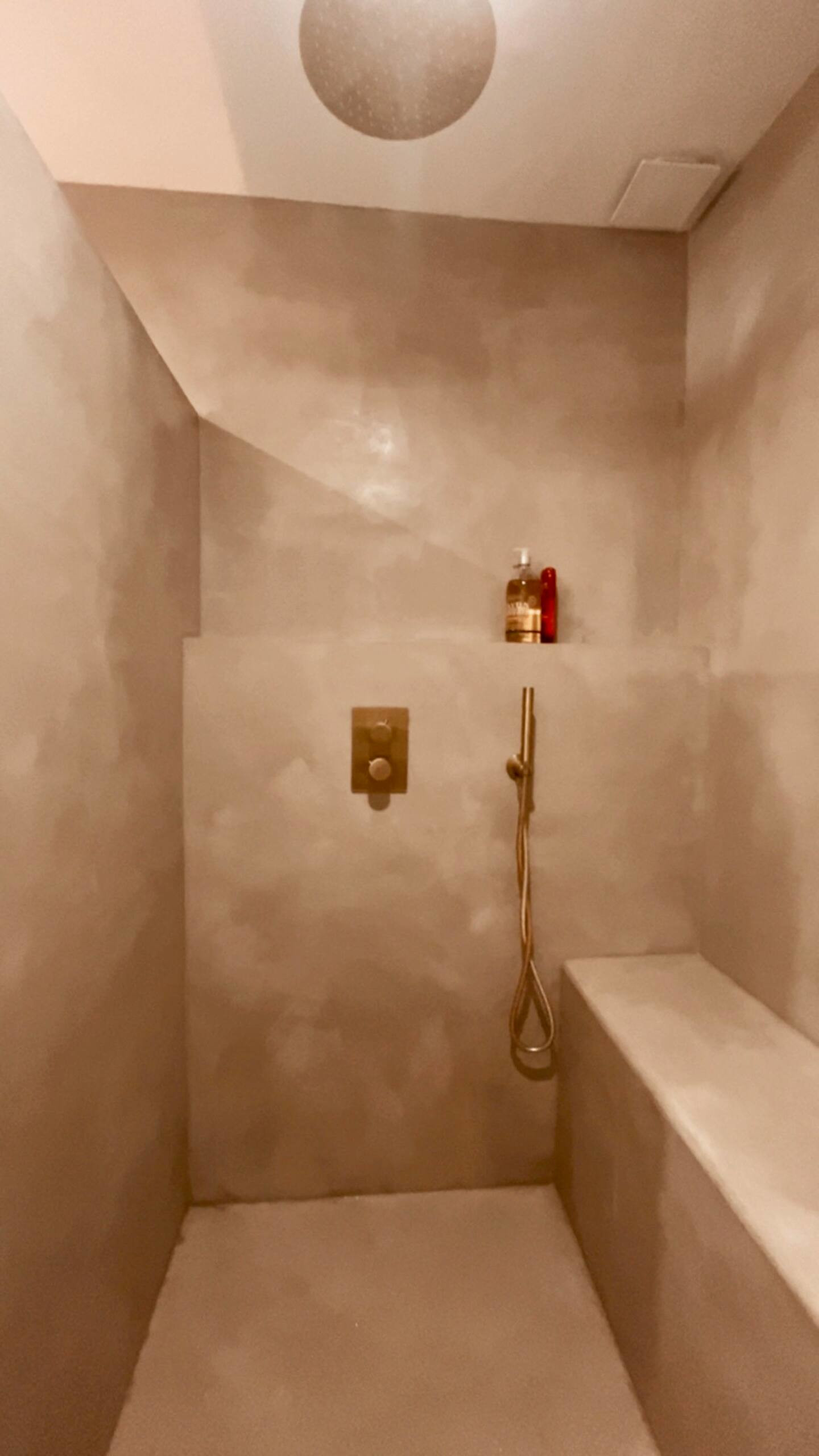 douche italienne murs enduits