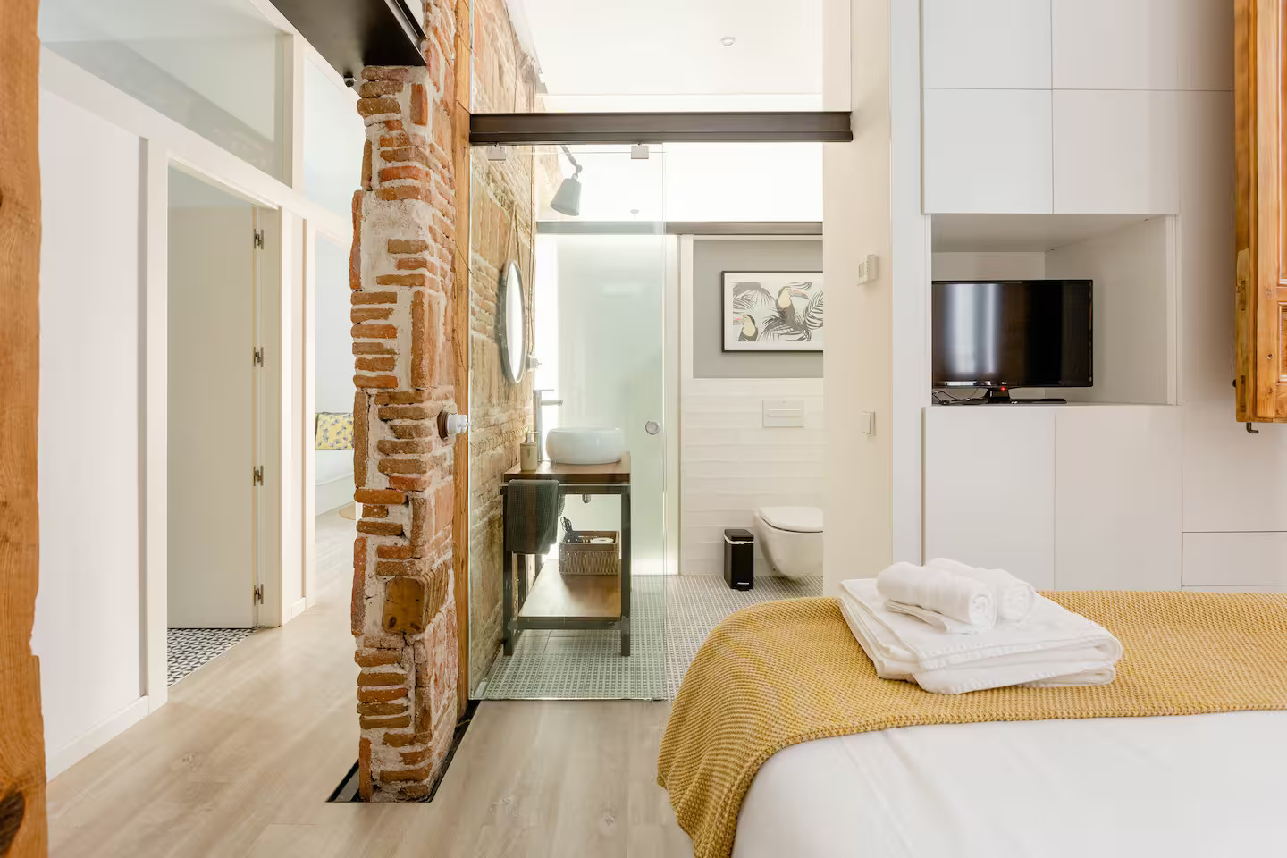 chambre avec poutres et briques appartement Madrid chambre avec poutres et briques appartement Madrid