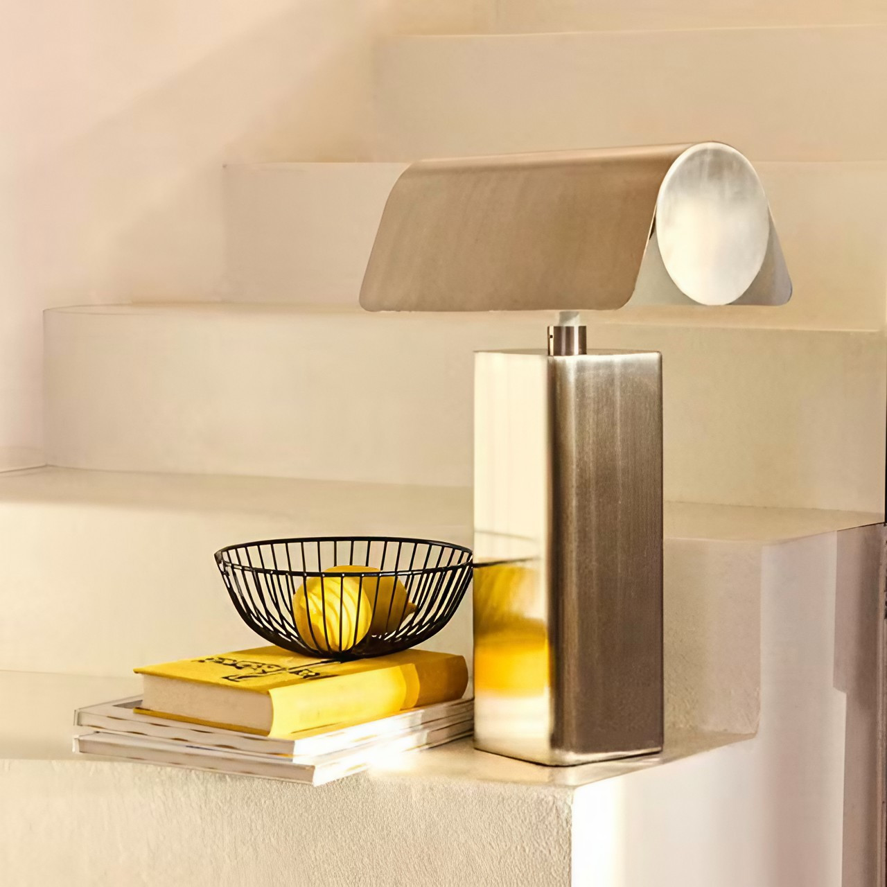 lampe pied métal chrome