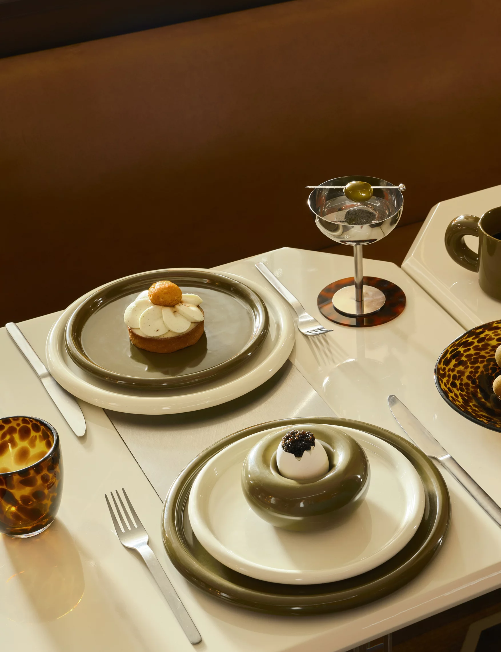 assiette vert olive patisserie Cédric Grolet