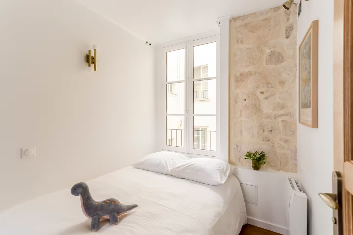 chambre avec mur pierres appartement Paris