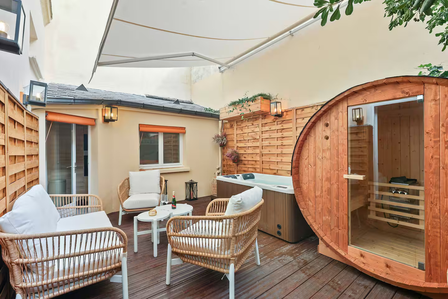 terrasse avec jacuzzi et sauna appartement Paris