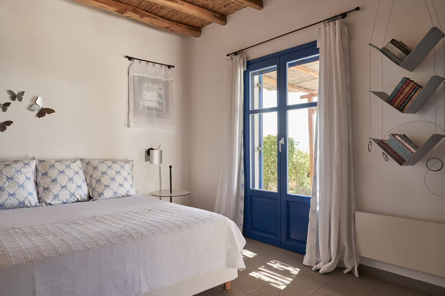 chambre avec poutres villa Agnanti chambre avec poutres villa Agnanti
