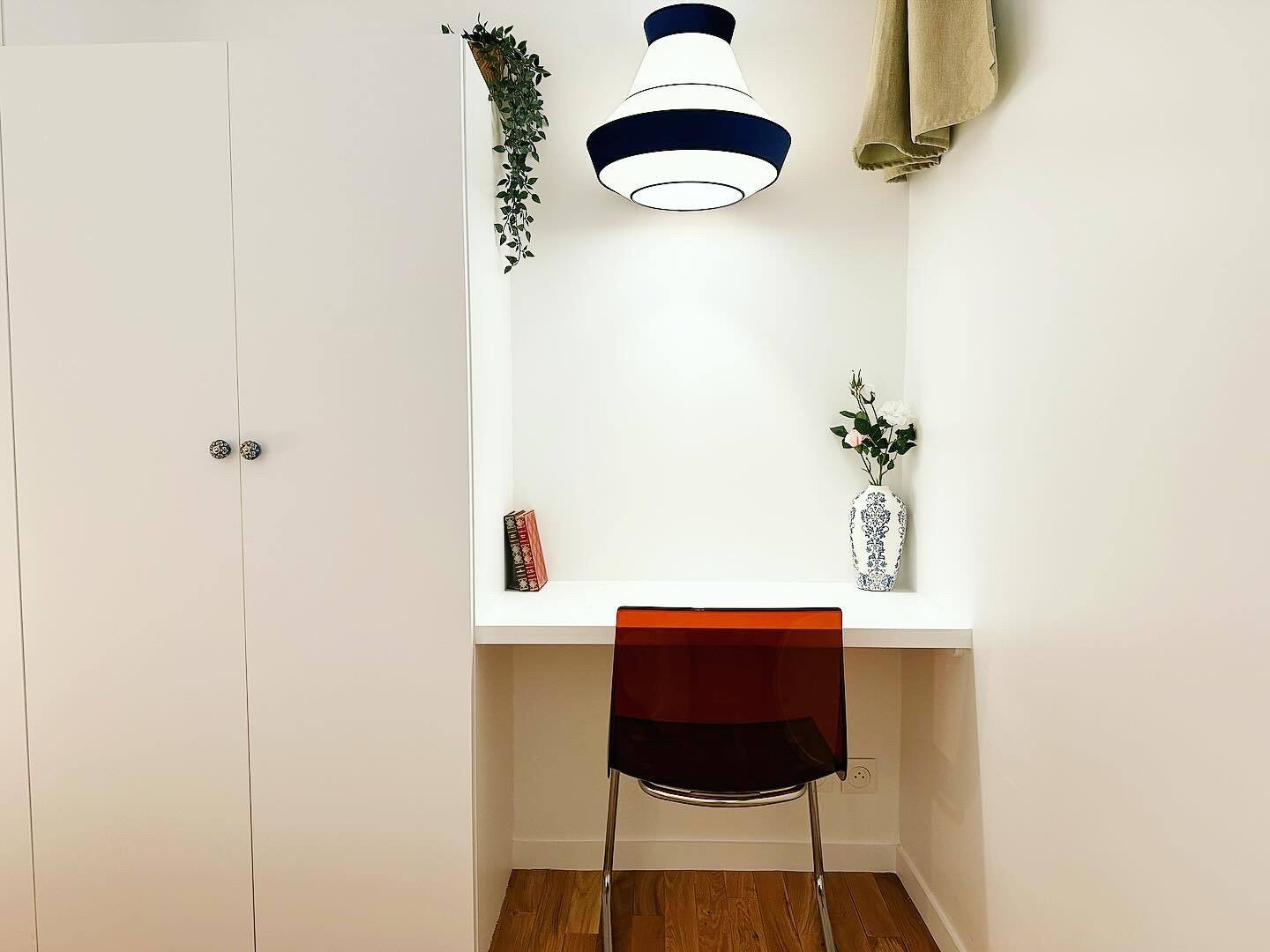 espace bureau dans chambre