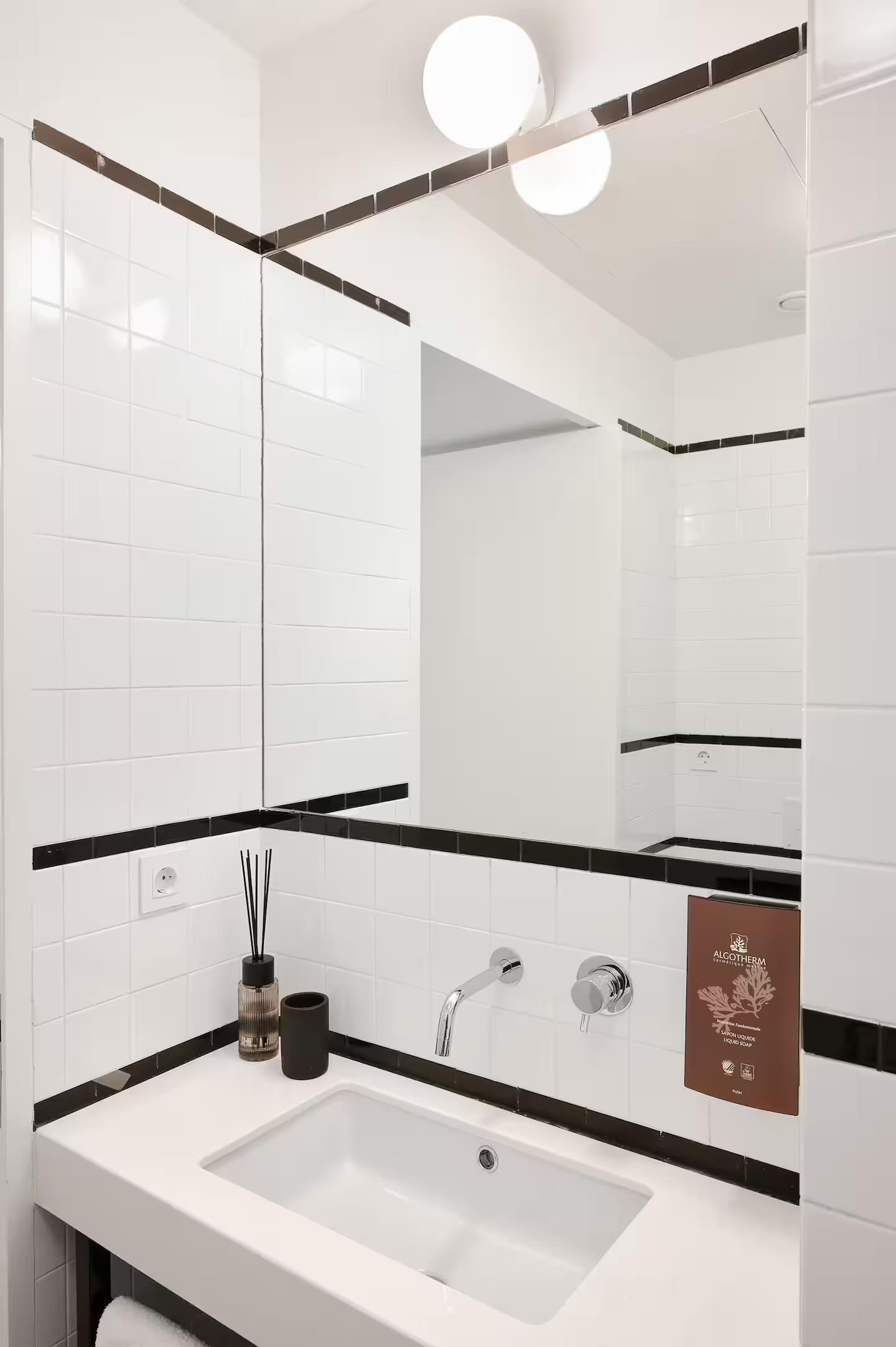 salle de bain blanche et noire design salle de bain blanche et noire design