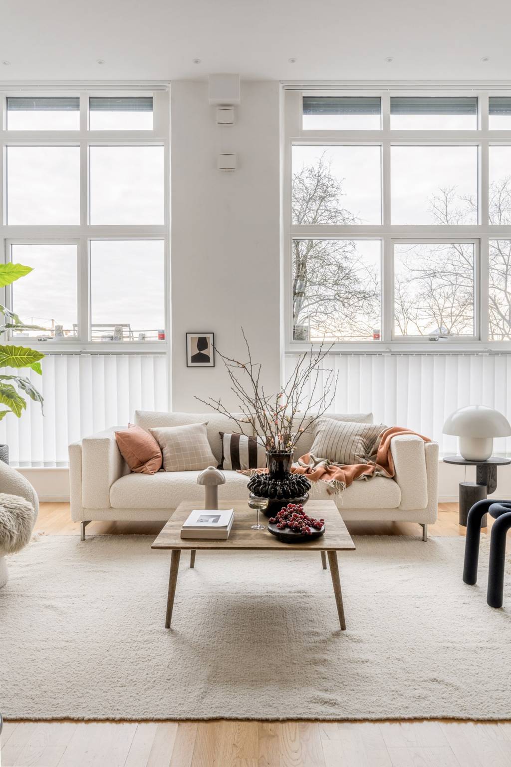 salon décoration blanche scandinave deux-pièces duplex