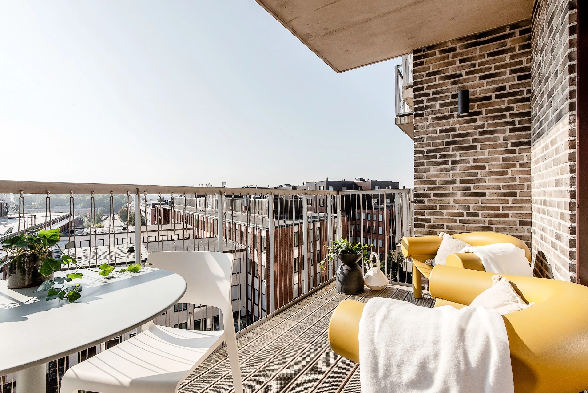 balcon avec canapé jaune balcon avec canapé jaune