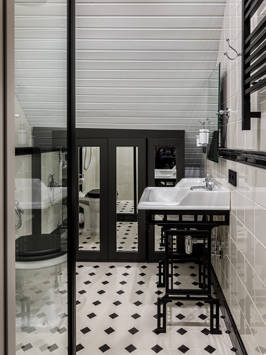 salle de bain blanche et noire sol cabochons