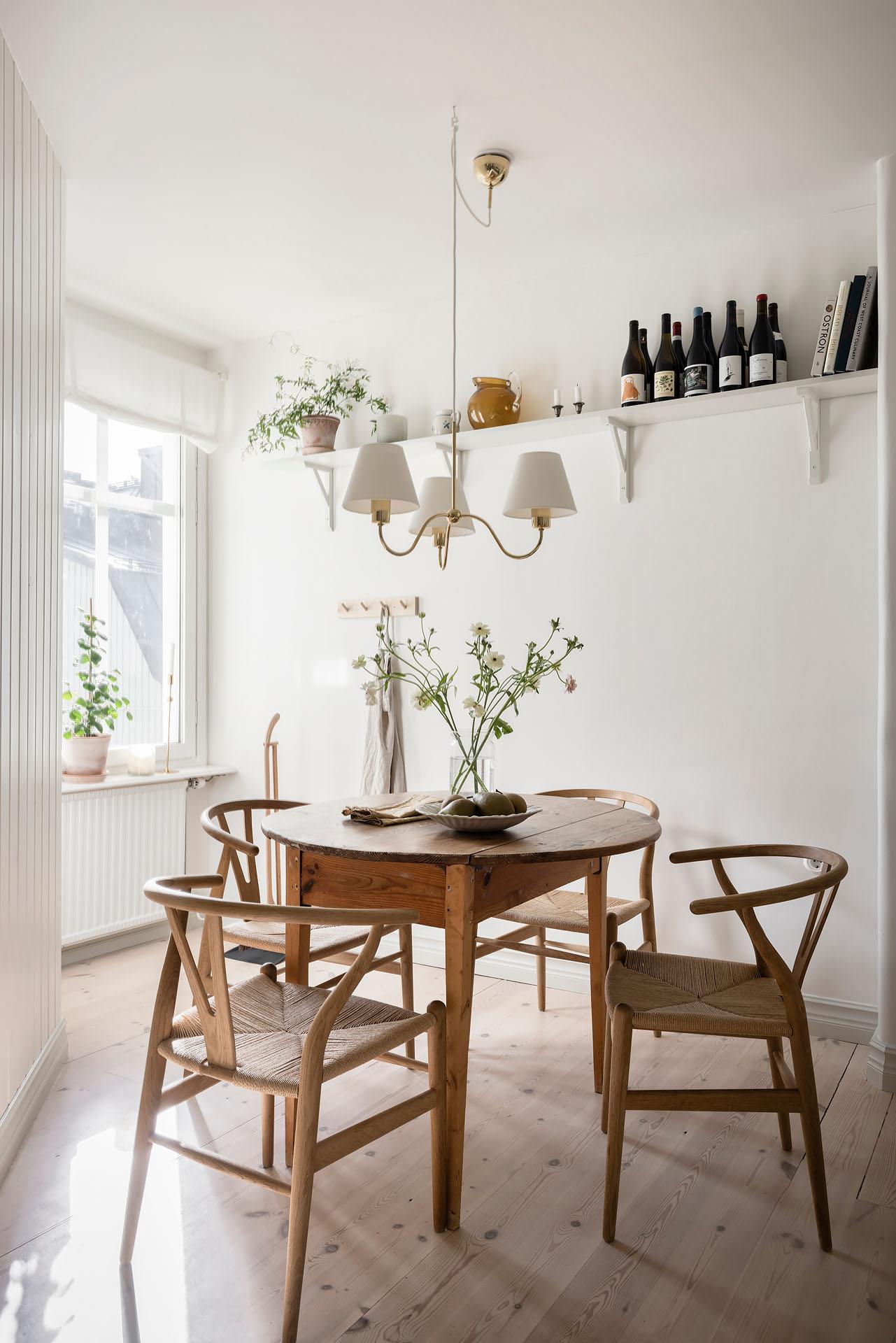 salle à manger table ronde chaises wishbone décoration scandinave