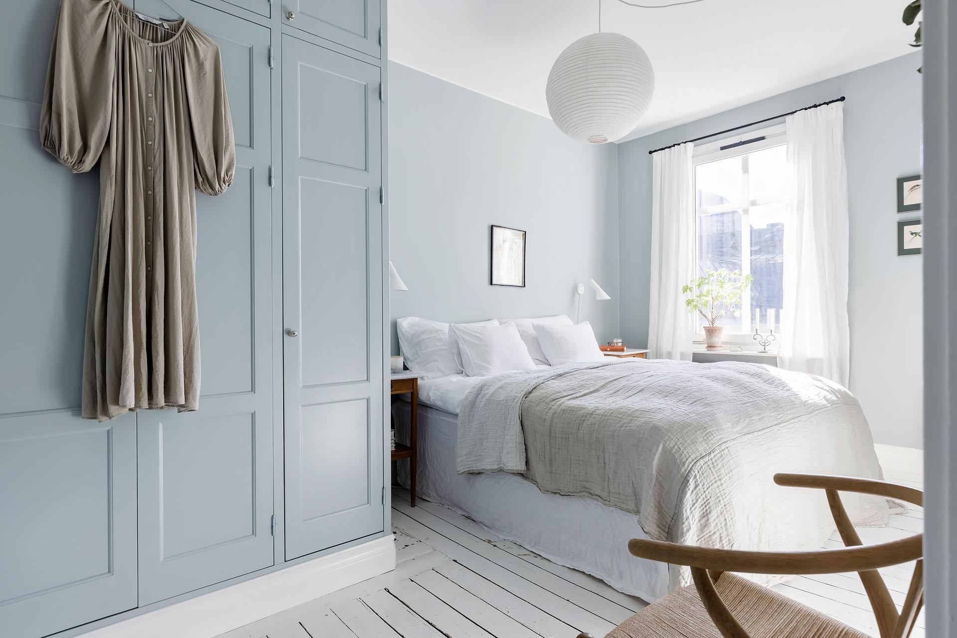 chambre murs bleu glacier