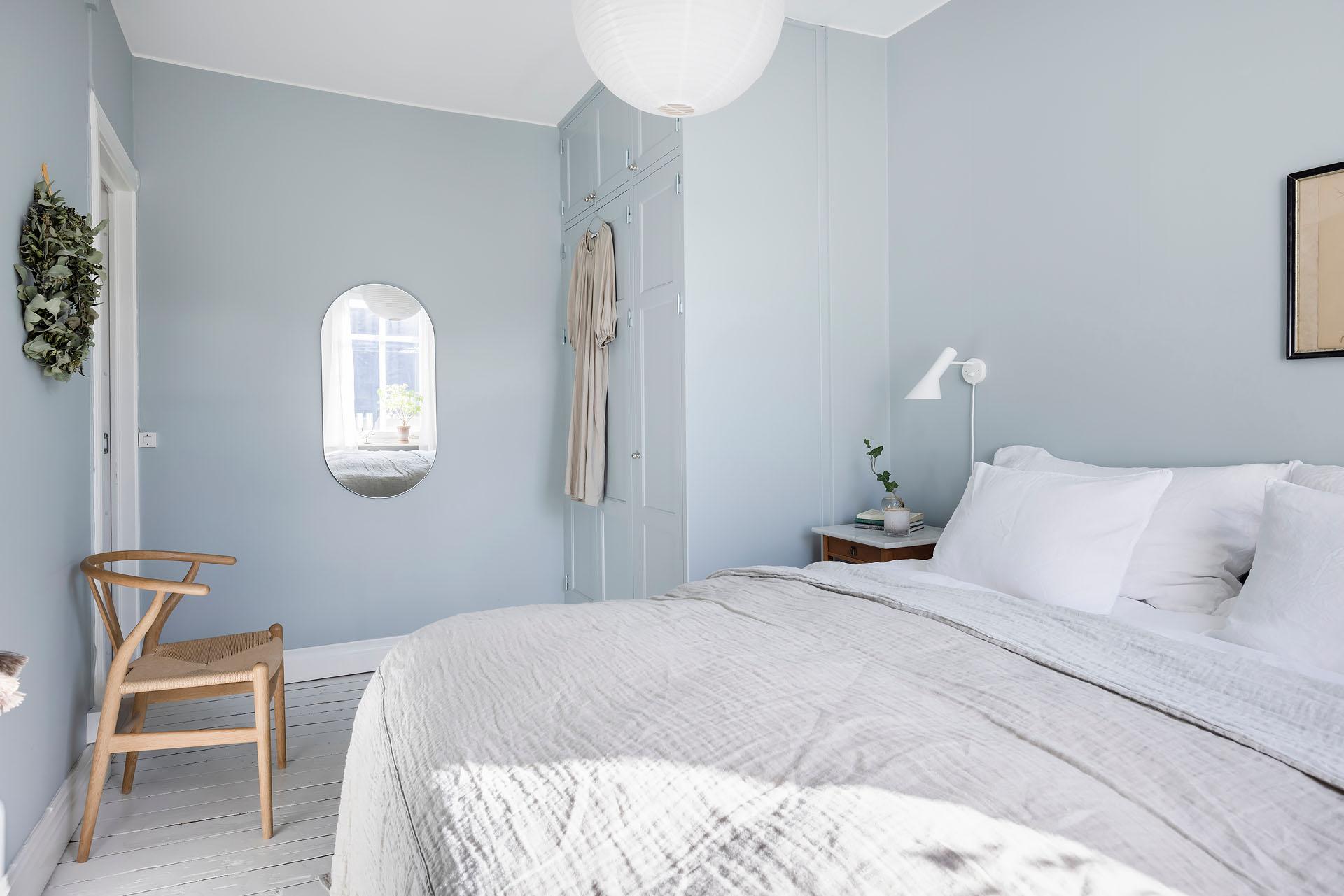 chambre murs bleu glacier