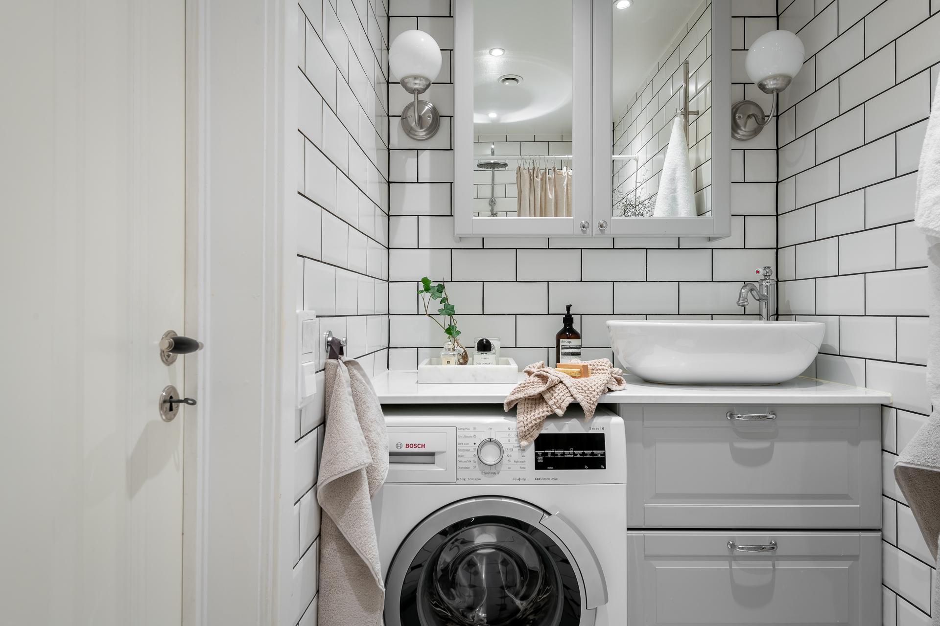 salle de bain blanche