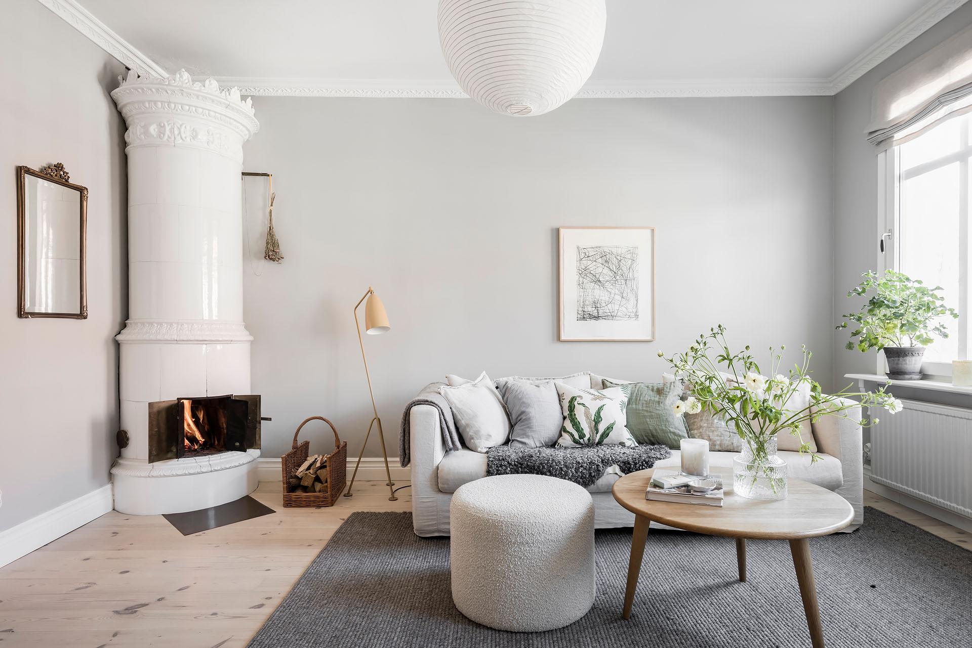 salon avec poêle faïence nordique décoration scandinave
