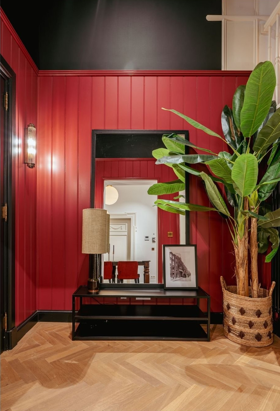 entrée mur rouge