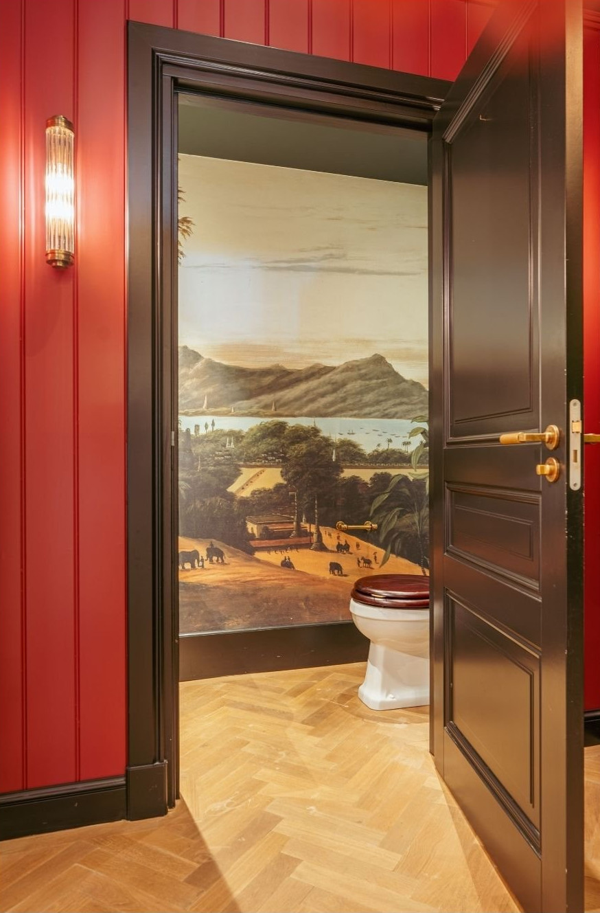 entrée avec toilettes