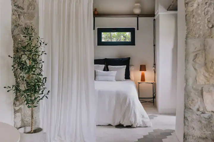 chambre fermée par un rideau chambre fermée par un rideau