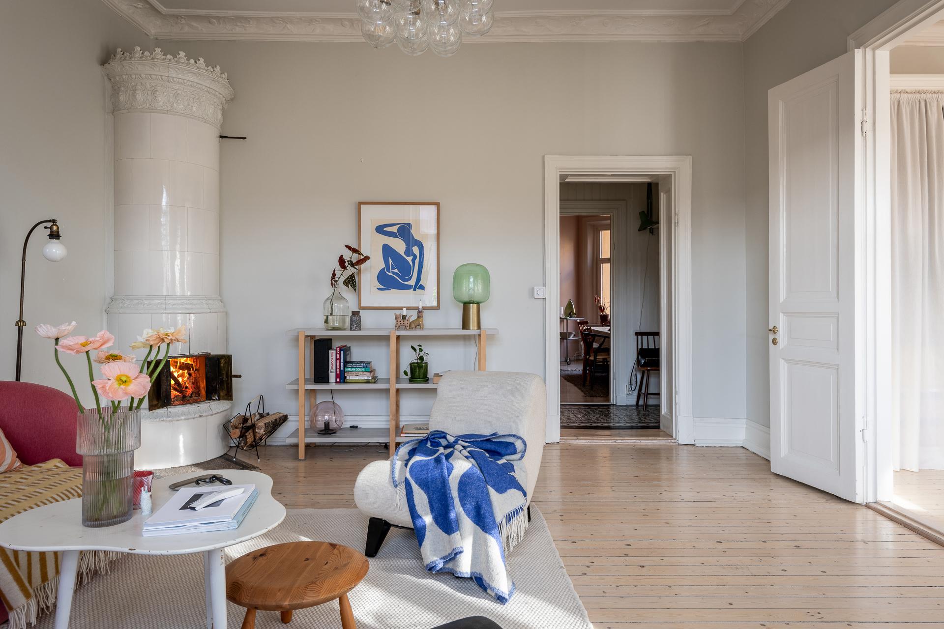 salon avec poêle scandinave décoration design appartement ancien de 87m2