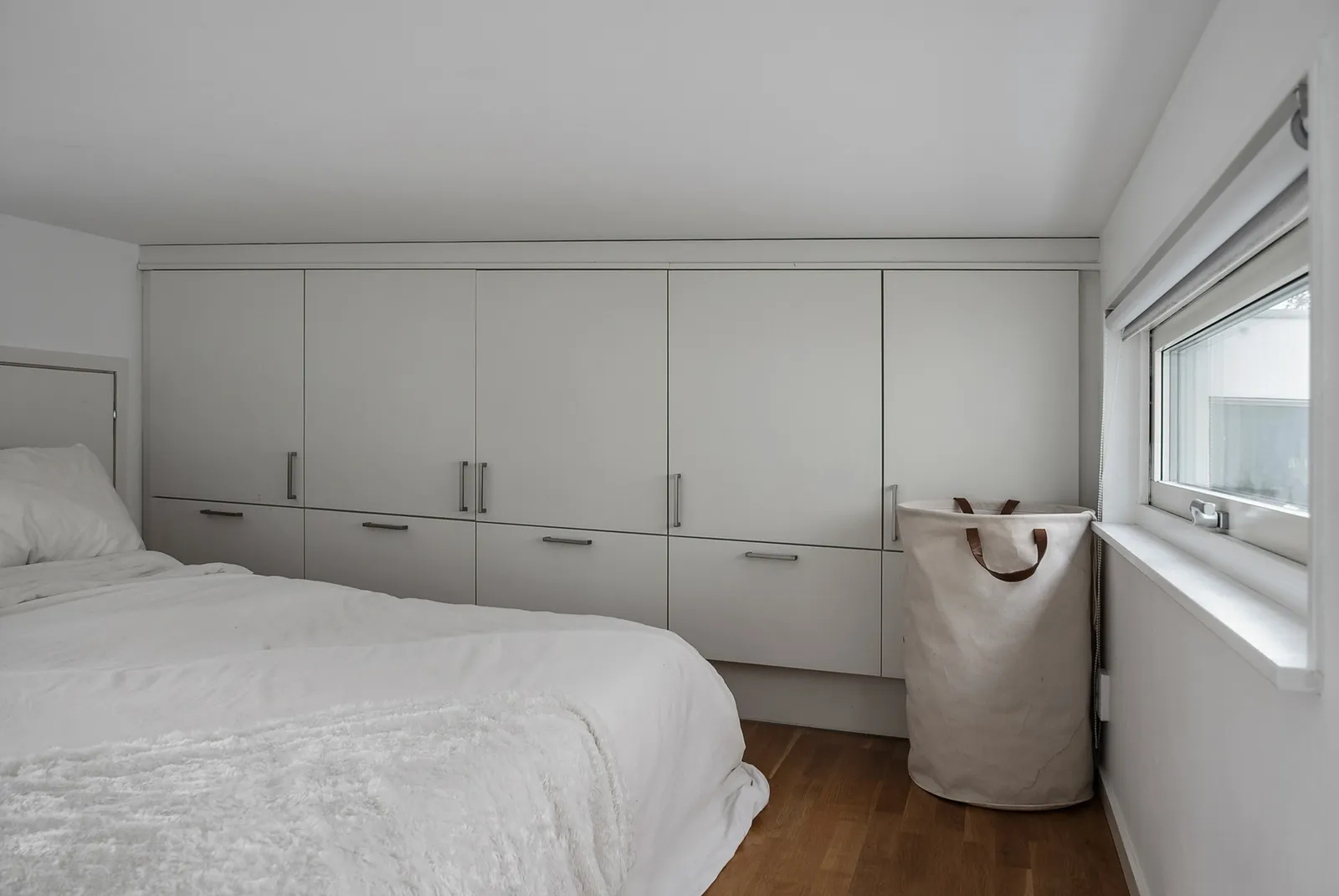 chambre sur mezzanine avec placard