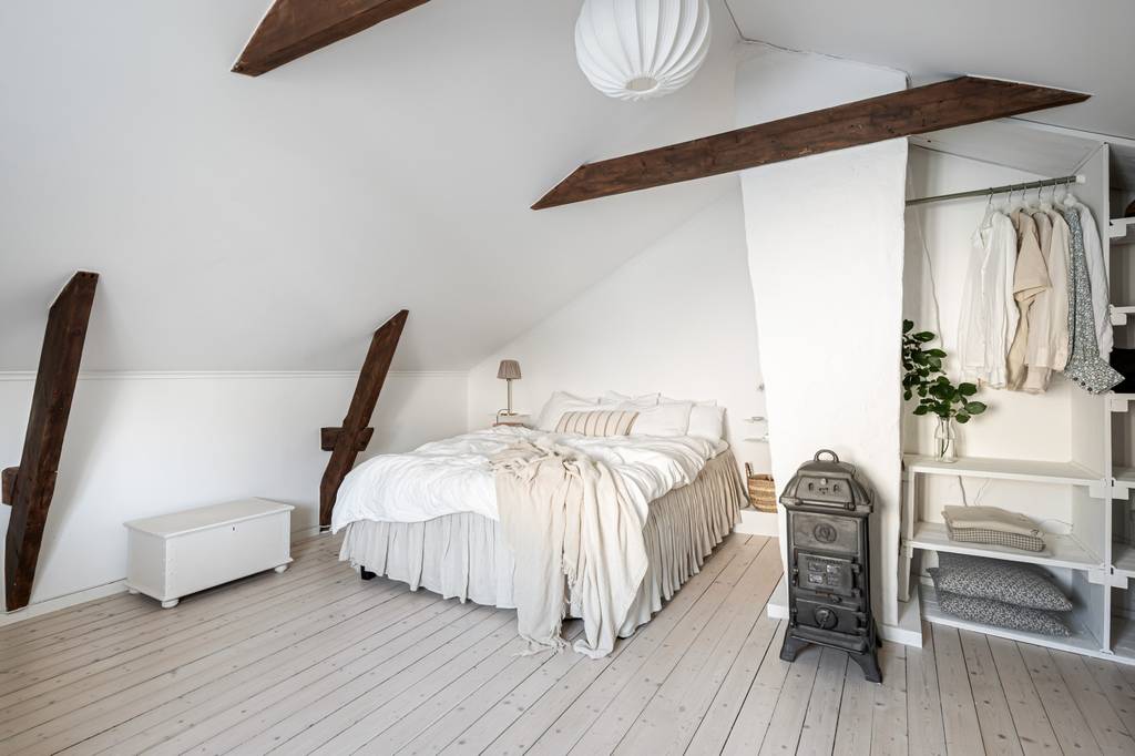 chambre mansardée avec poutres décoration scandinave appartement 64m2 chambre mansardée avec poutres décoration scandinave appartement 64m2