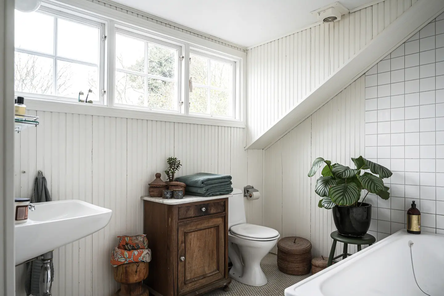 salle de bain mansardée blanche salle de bain mansardée blanche