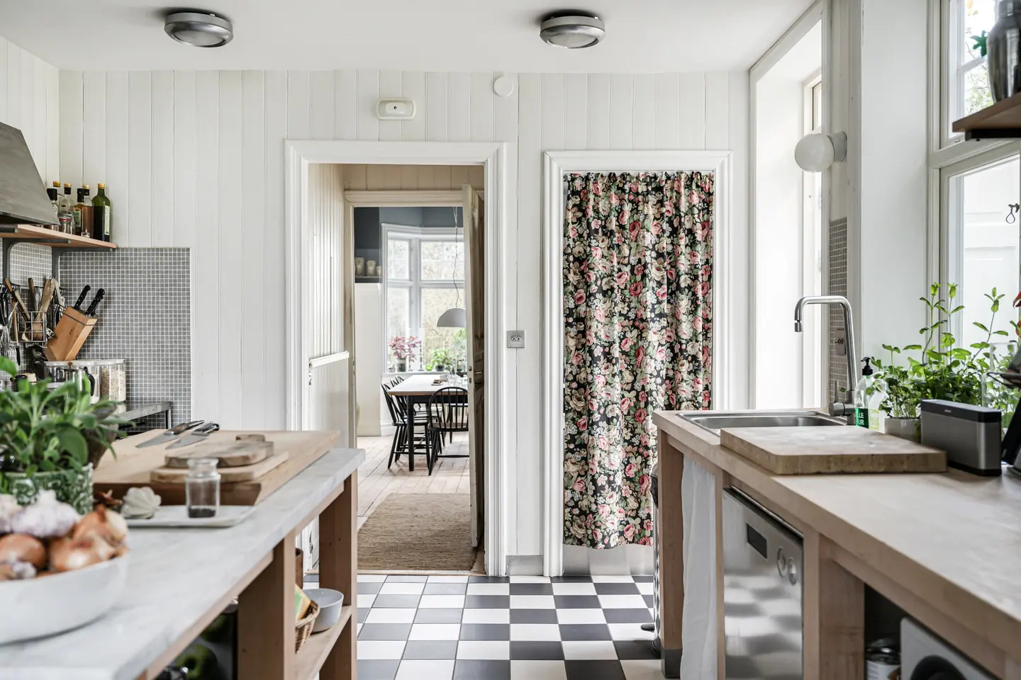 cuisine sol à damier noir et blanc décoration scandinave cuisine sol à damier noir et blanc décoration scandinave