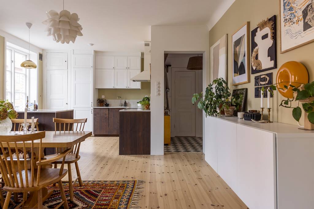 salle à manger vintage murs jaunes appartement 108m2 et cuisine ouverte noyer salle à manger vintage murs jaunes appartement 108m2 et cuisine ouverte noyer