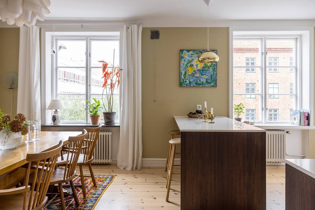 salle à manger vintage murs jaunes appartement 108m2 et cuisine ouverte noyer salle à manger vintage murs jaunes appartement 108m2 et cuisine ouverte noyer