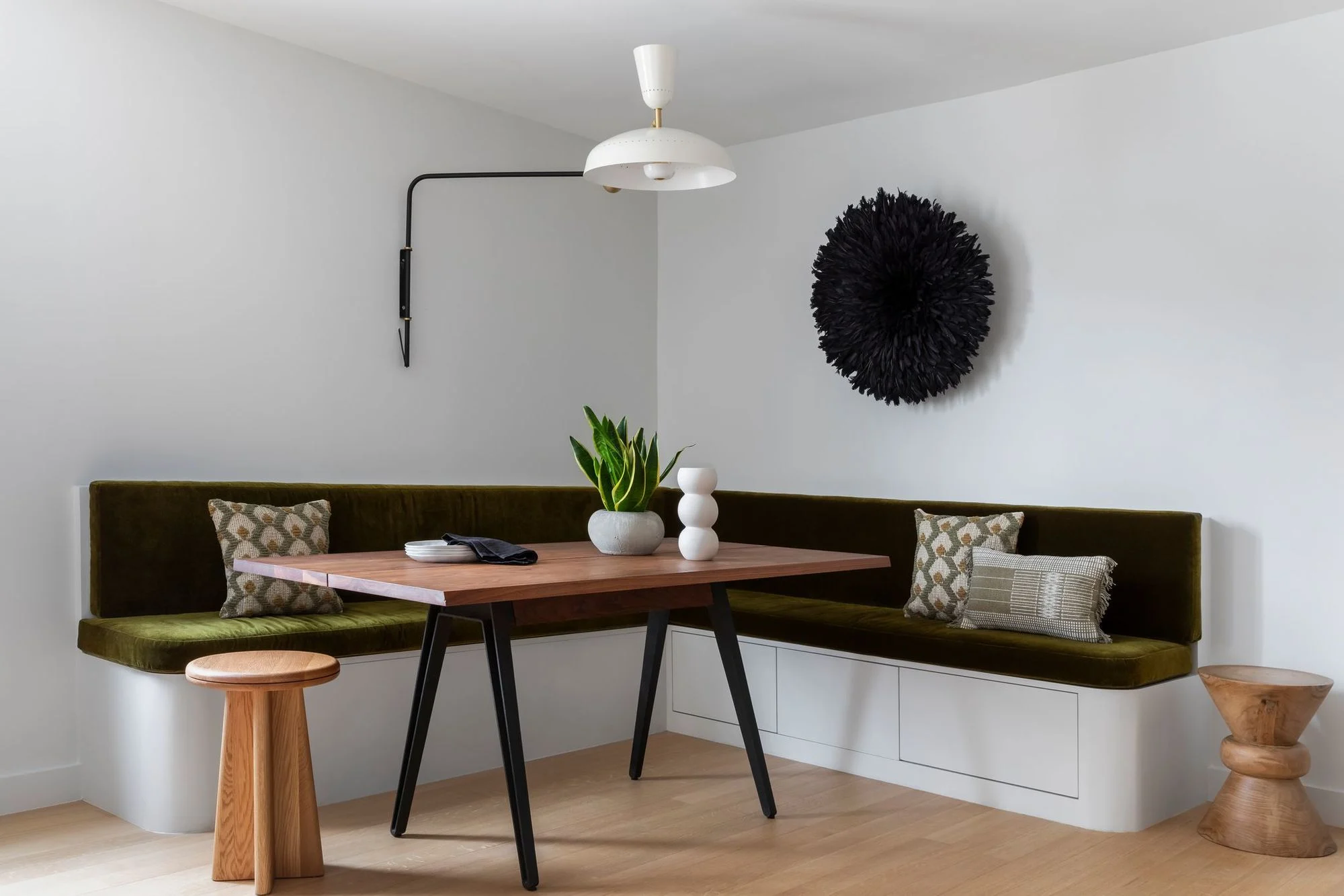 espace repas décoration contemporaine petit appartement 50m2 Paris photo © Pauline Le Goff espace repas décoration contemporaine petit appartement 50m2 Paris photo © Pauline Le Goff