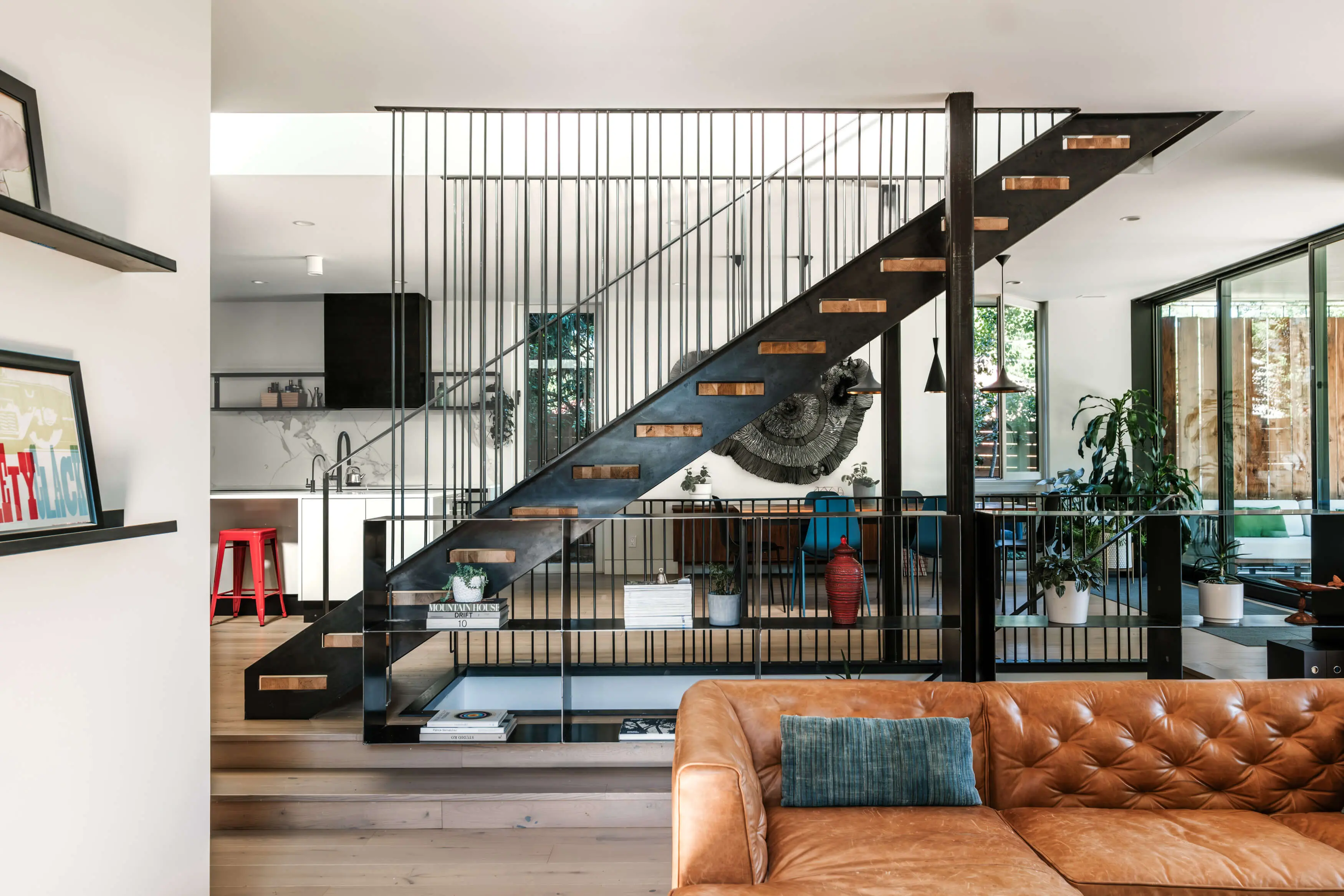 salon avec escalier acier maison contemporaine salon avec escalier acier maison contemporaine
