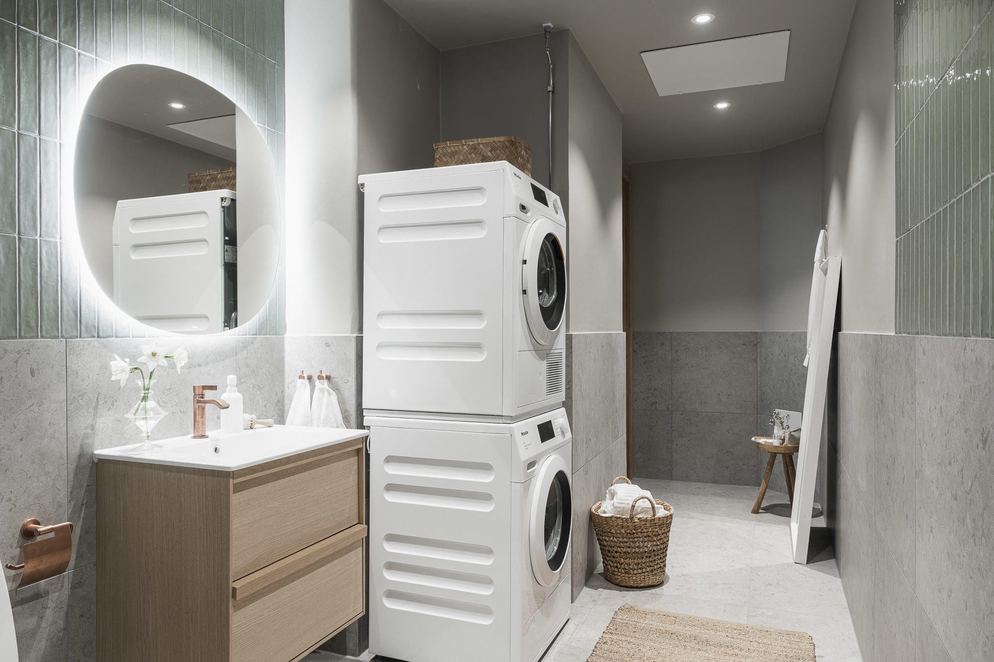 salle de bain avec machine à laver salle de bain avec machine à laver