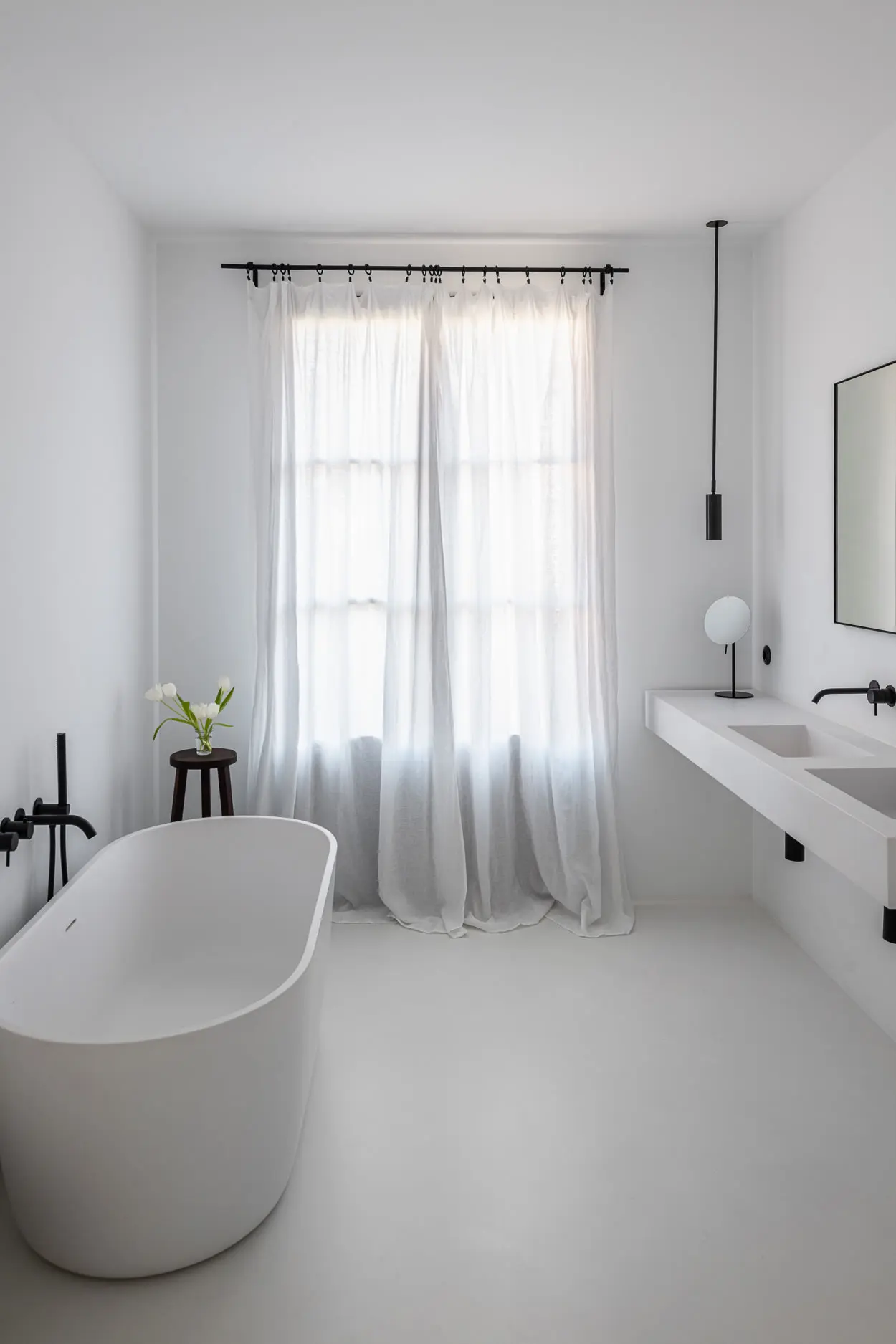 salle de bain décoration design blanche et noire minimaliste salle de bain décoration design blanche et noire minimaliste