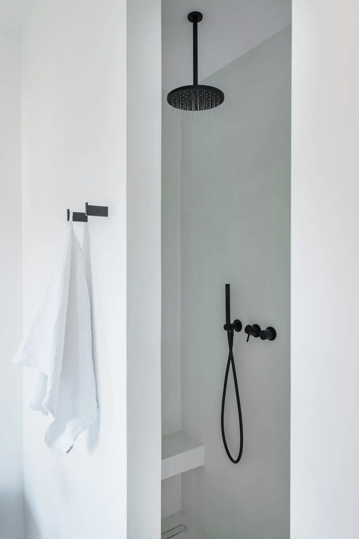 salle de bain décoration design blanche et noire minimaliste salle de bain décoration design blanche et noire minimaliste
