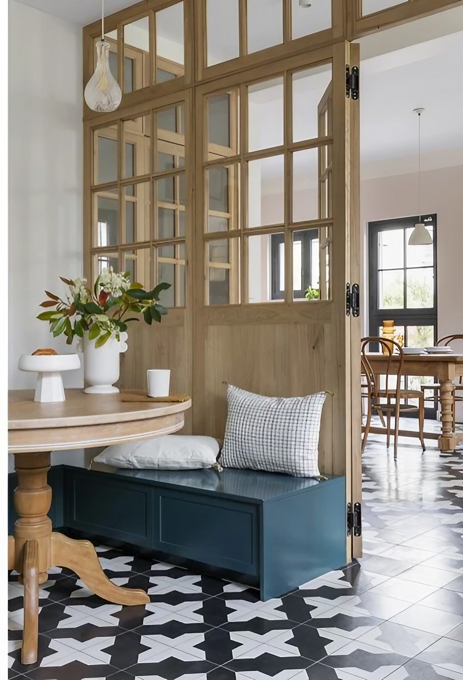 cuisine avec verrière bois décoration vintage maison Paris Photo © Pauline Le Goff