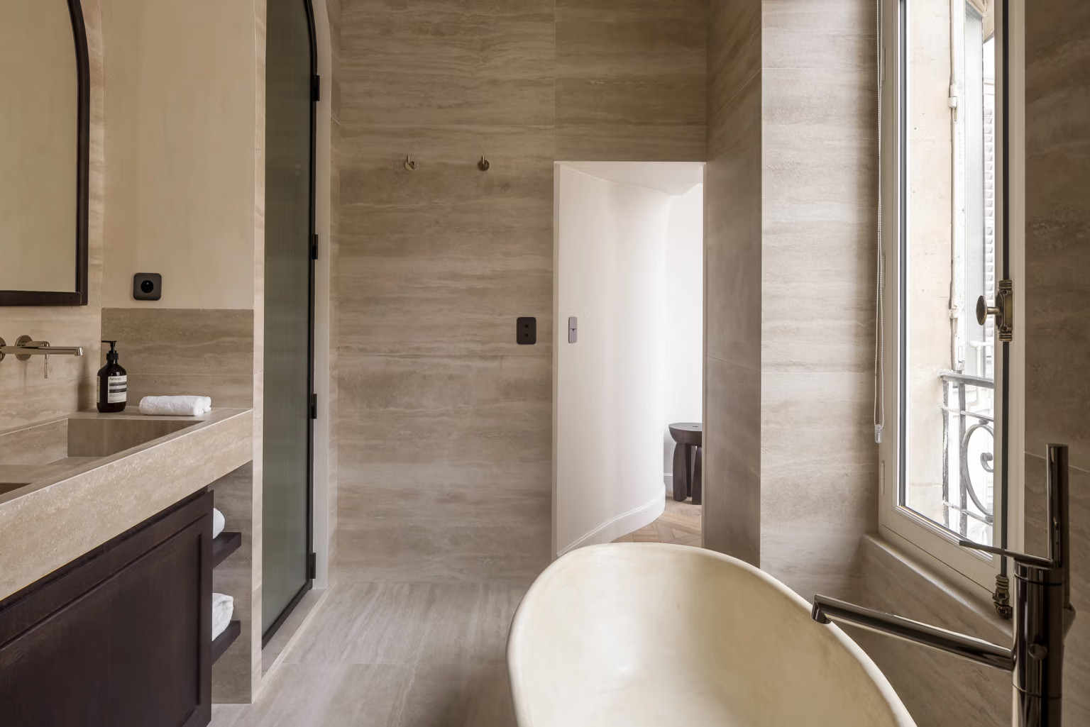 salle de bain marbre beige