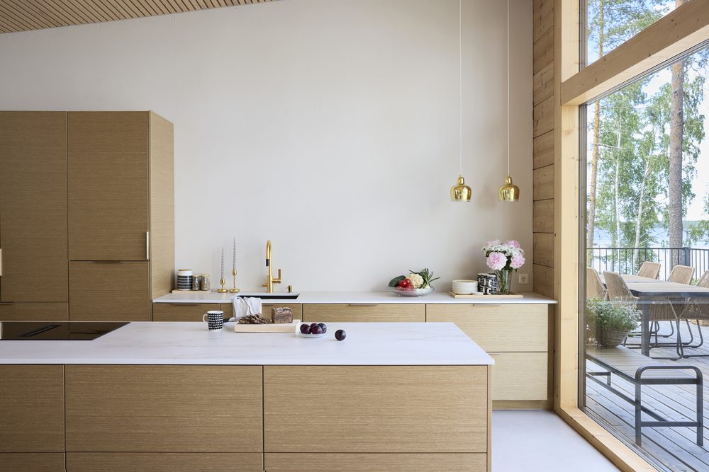 cuisine ouverte maison en bois massif contemporaine en kit Honka
