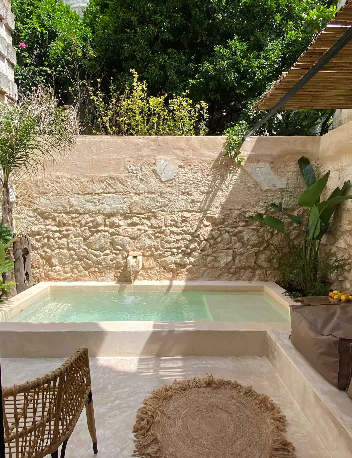 jardin avec petite piscine maçonnée Musa Aqua maison de ville dans les Pouilles