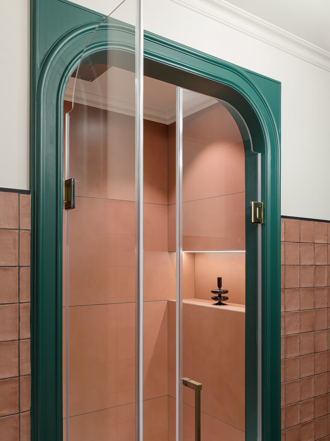 salle de bain carrelage rose