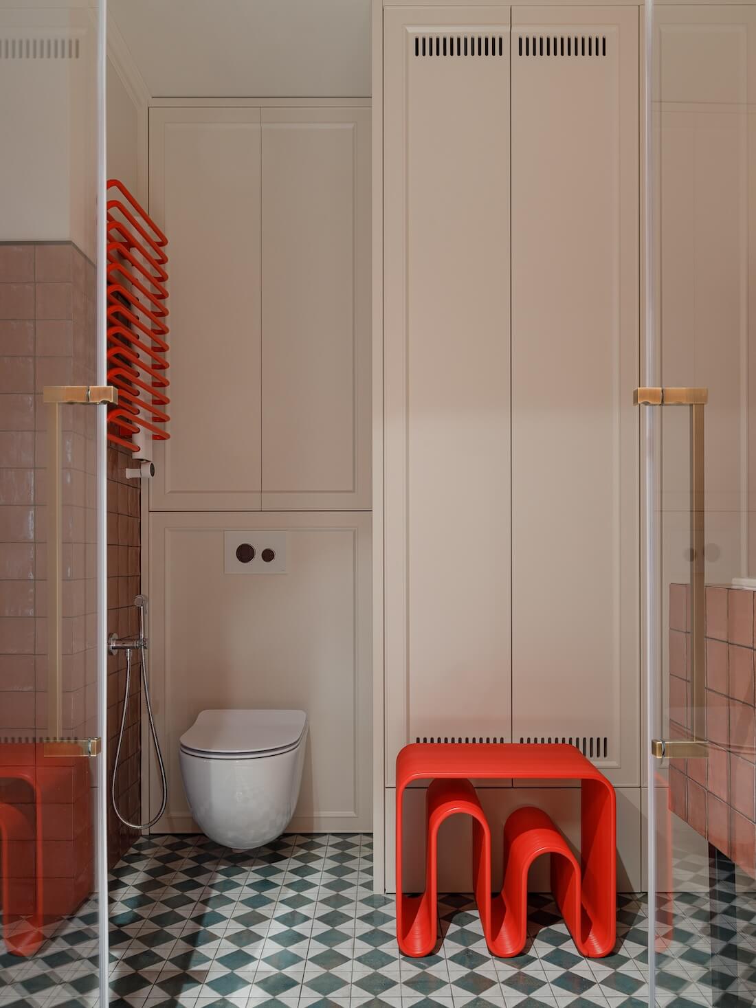 salle de bain carrelage rose sol damier