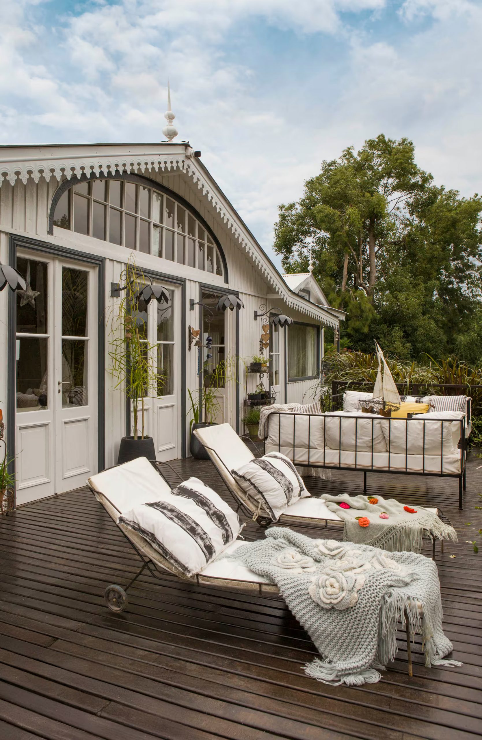 terrasse maison en bois façade blanche terrasse maison en bois façade blanche