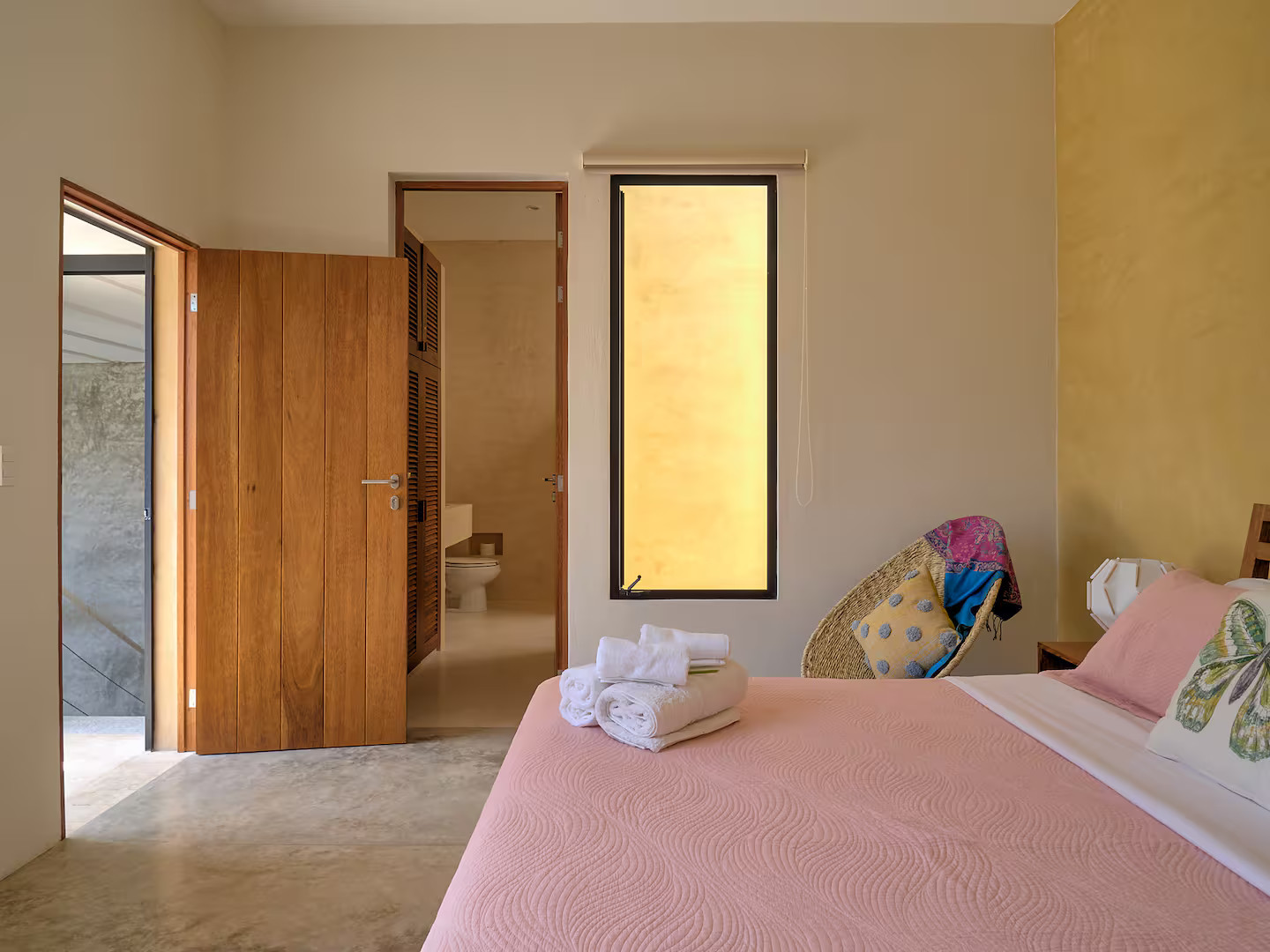 chambre jaune et rose