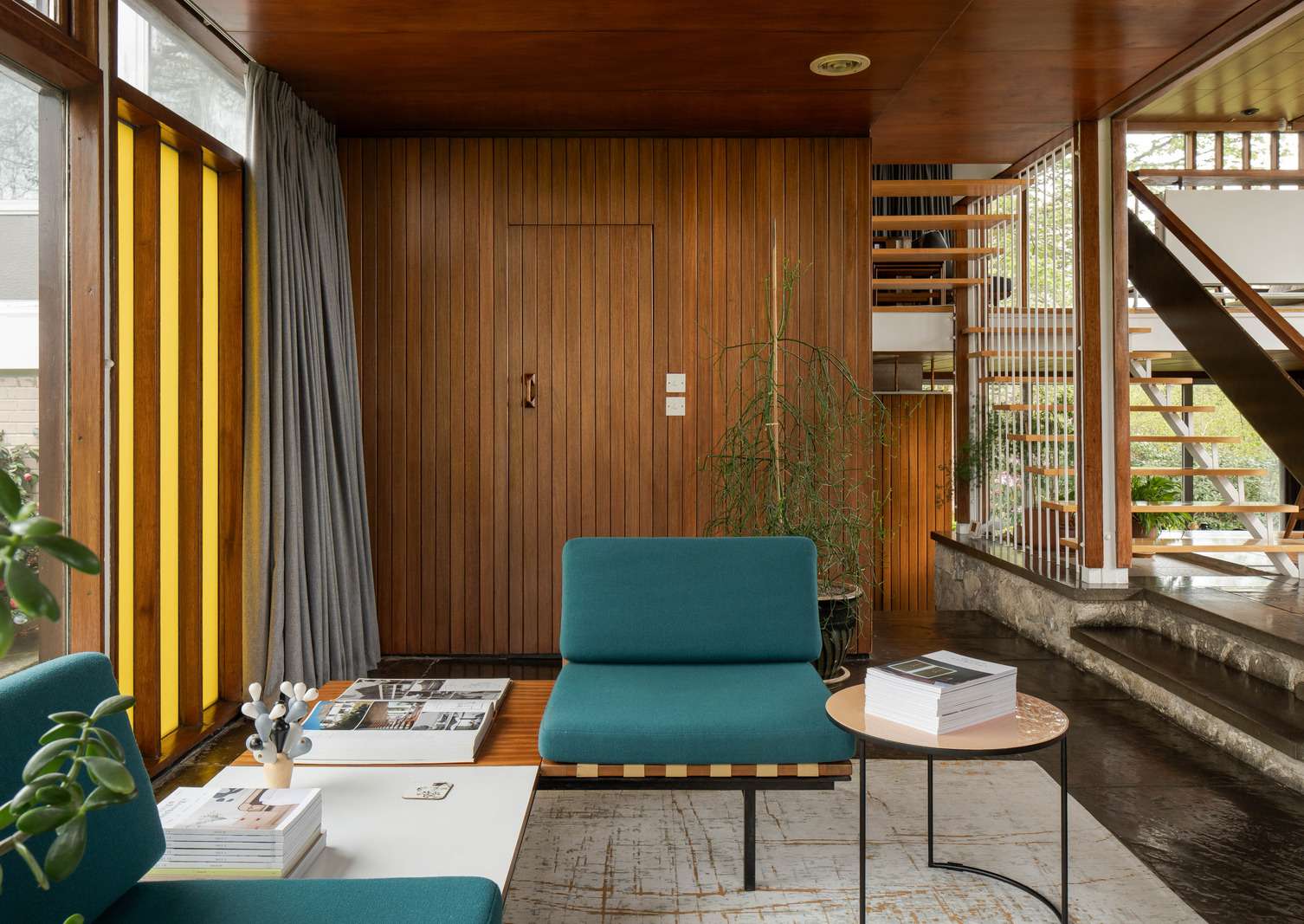 salon maison mid-century par l salon maison mid-century par l'architecte Peter Womersley 1954 en Angleterre