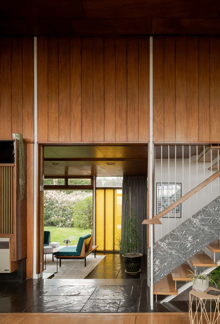 entrée maison mid-century par l entrée maison mid-century par l'architecte Peter Womersley 1954 en Angleterre