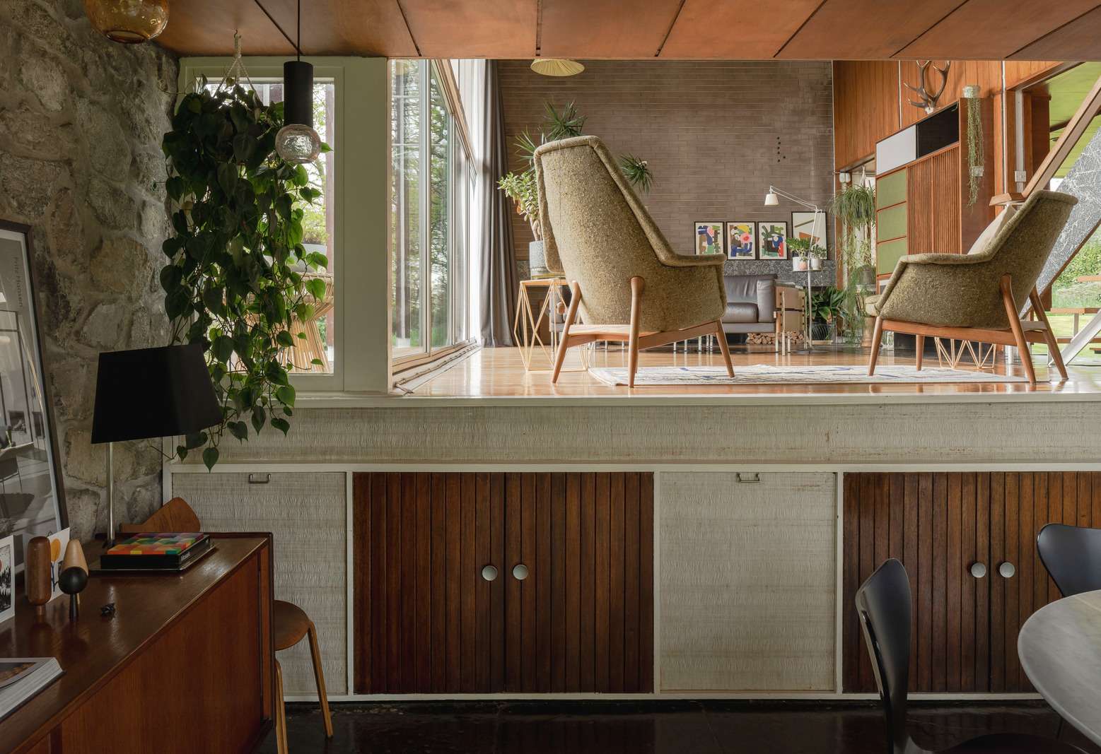 salon maison mid-century par l salon maison mid-century par l'architecte Peter Womersley 1954 en Angleterre