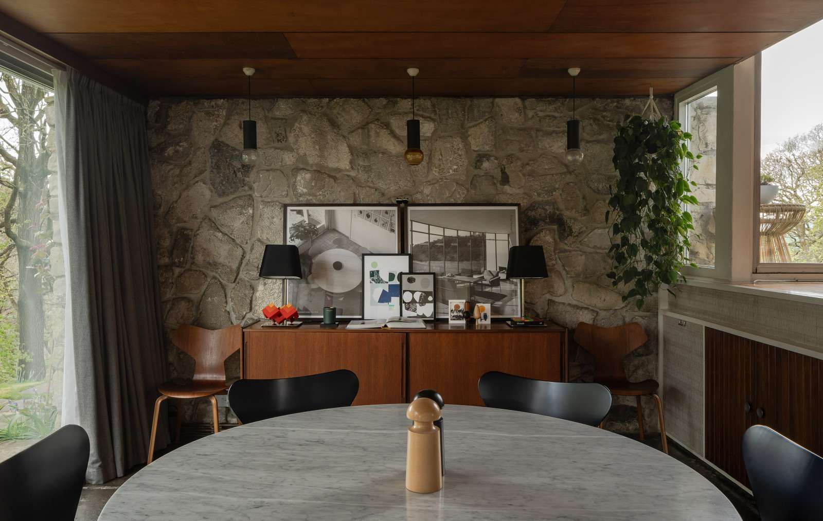 salle à manger maison mid-century par l salle à manger maison mid-century par l'architecte Peter Womersley 1954 en Angleterre