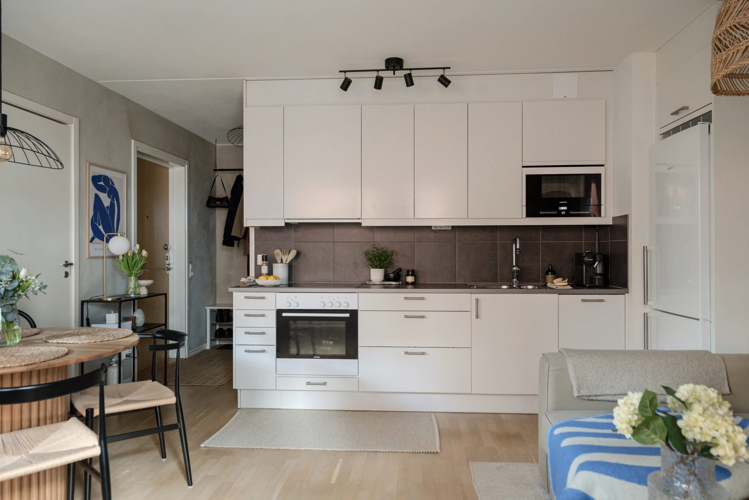 pièce principale avec cuisine ouverte studio 36m2