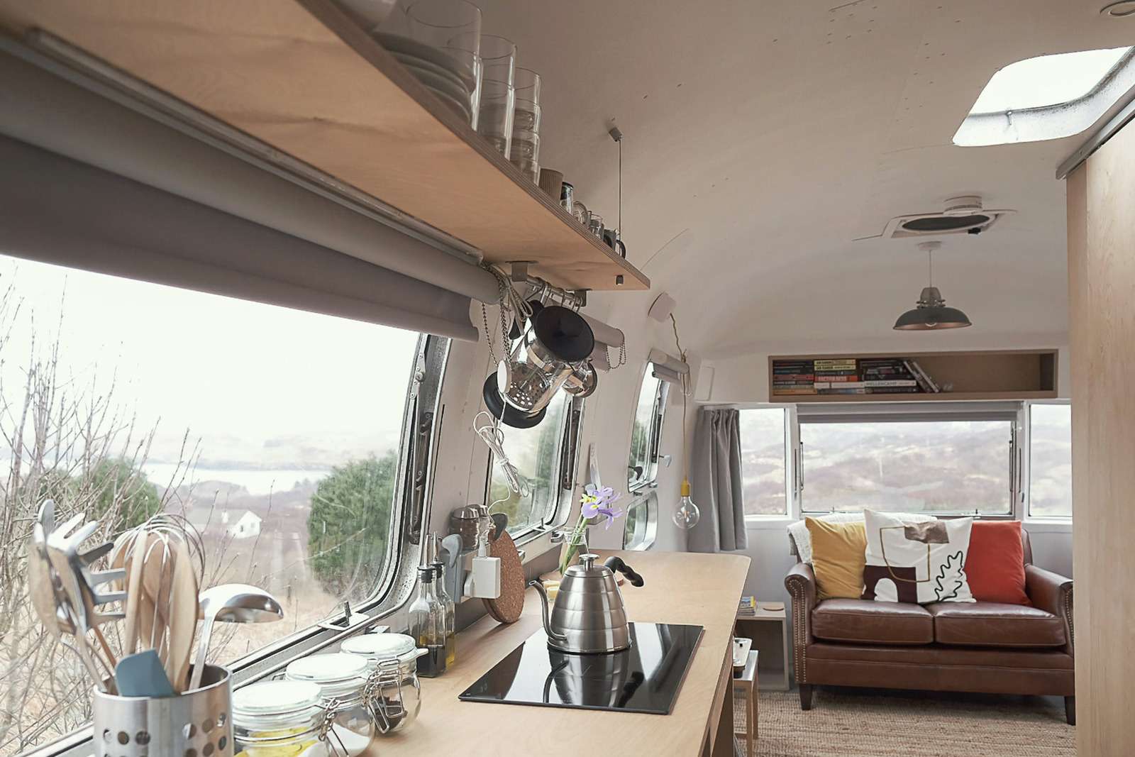 cuisine et salon caravane Airstream cuisine et salon caravane Airstream