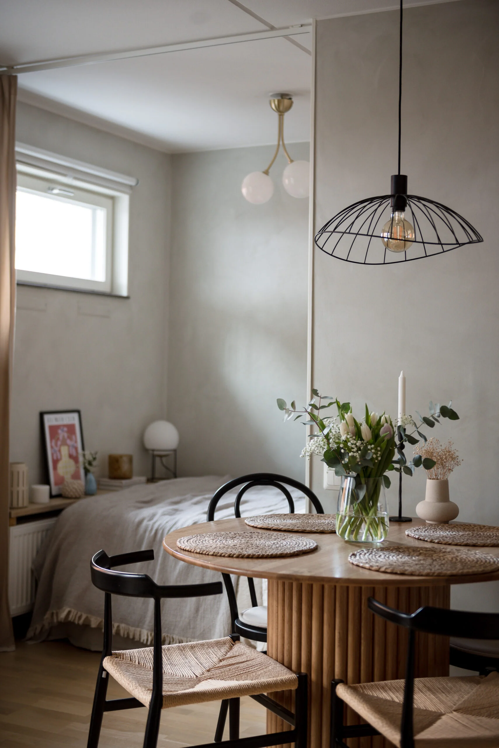 espace chambre derrière rideau studio 36m2