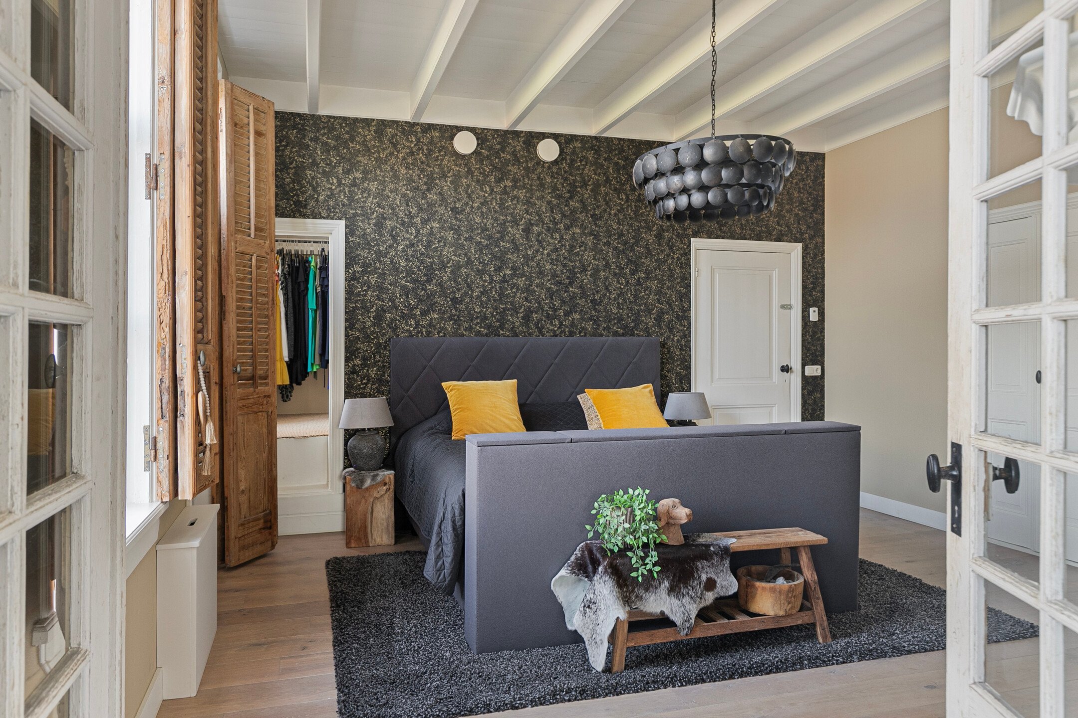 chambre avec papier-peint chambre avec papier-peint