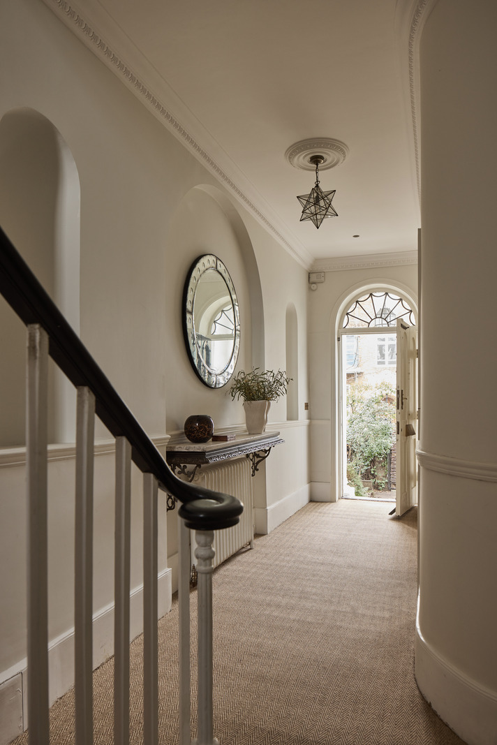 entrée avec escalier maison de ville victorienne Londres entrée avec escalier maison de ville victorienne Londres