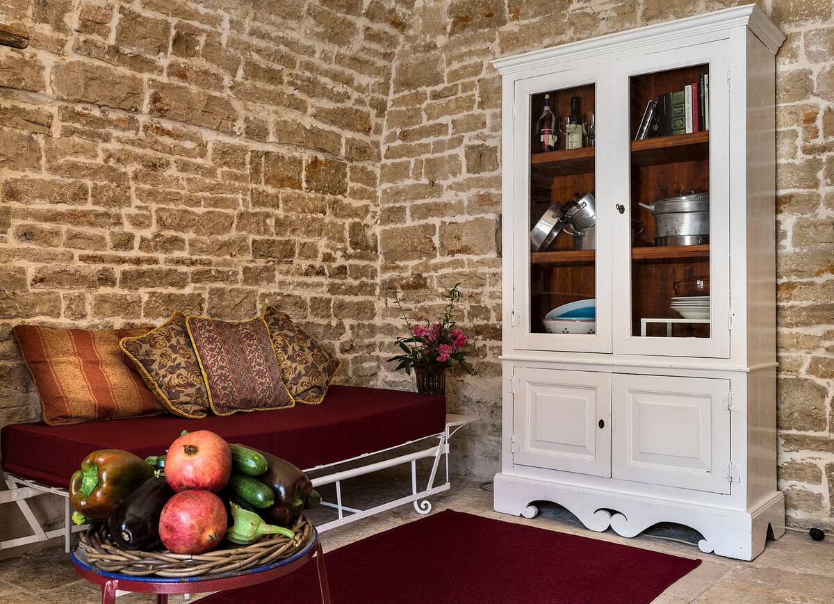 salon voûté maison de vacances en pierres Pouilles